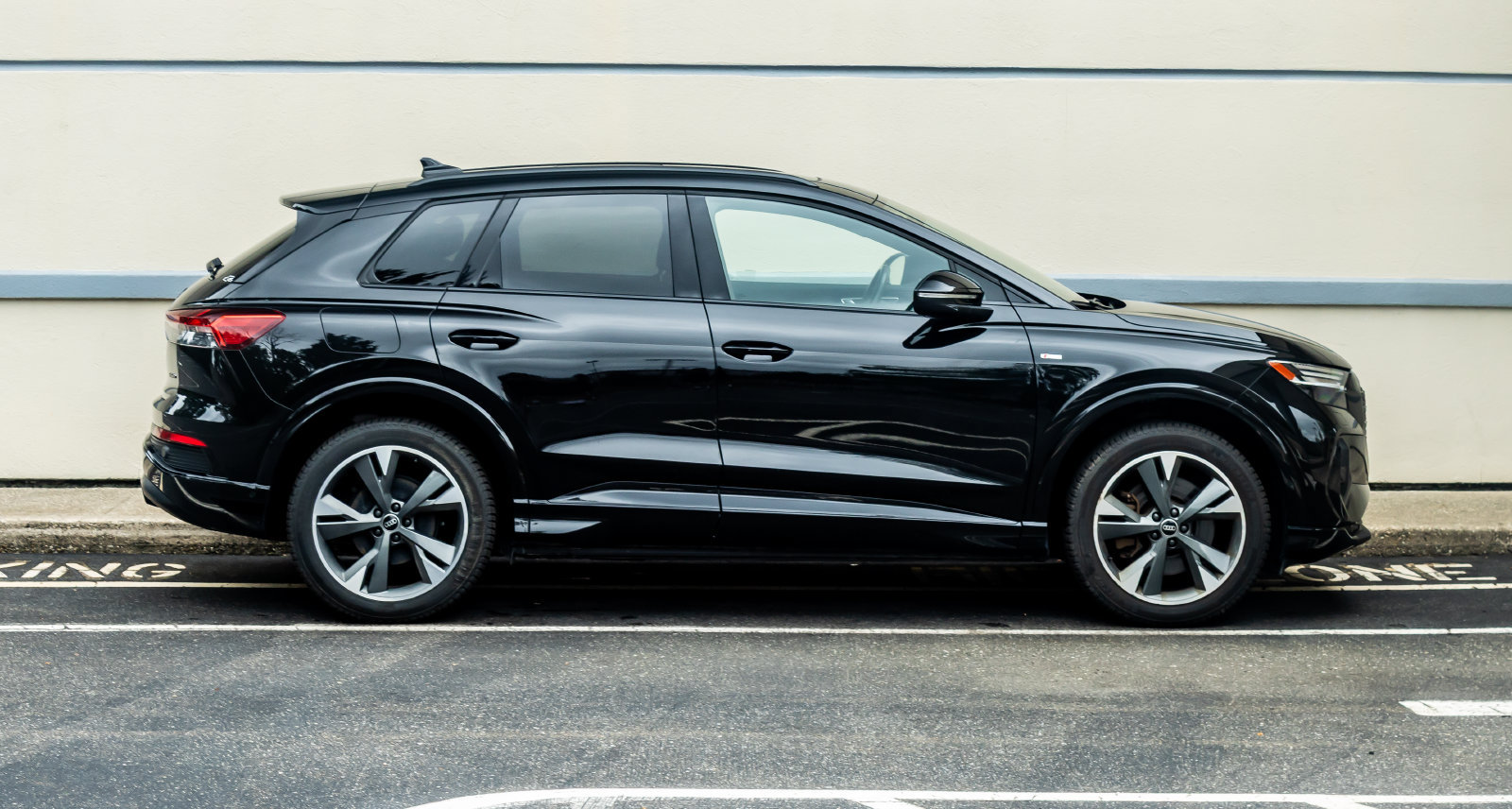 Used 2023 Audi Q4 e-tron Prestige w/ Black Optic Package AWD/4WD image 9