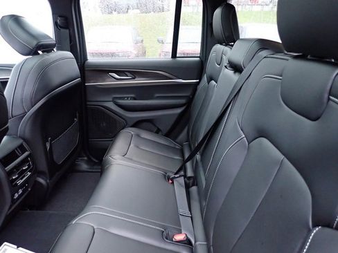 New 2025 Jeep Grand Cherokee Limited w/ MOPAR Finishing Package image 13