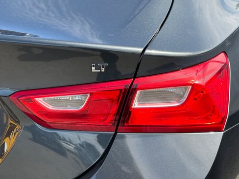 Used 2018 Chevrolet Malibu LT FWD image 18