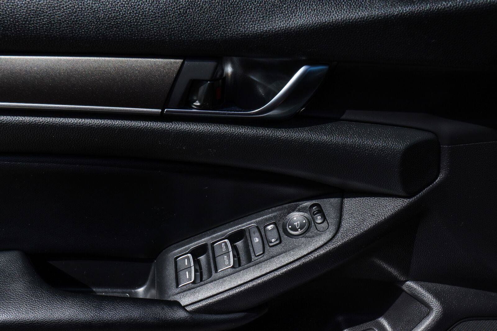 Used 2018 Honda Accord LX image 32