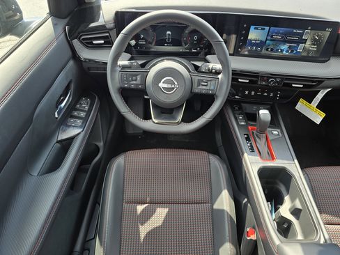Used 2025 Nissan Kicks SR w/ Illumination Package AWD/4WD image 10