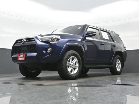 Used 2021 Toyota 4Runner SR5 Premium w/ Moonroof Package AWD/4WD image 32