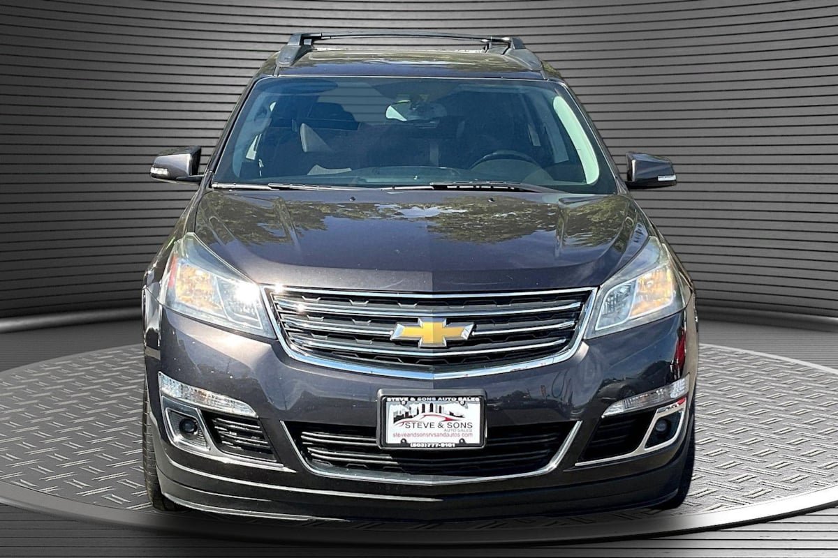 Used 2017 Chevrolet Traverse LT w/ Style and Technology Package AWD/4WD image 2