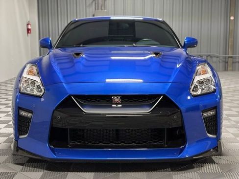 Used 2020 Nissan GT-R Premium AWD/4WD image 2