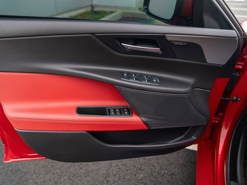 Used 2018 Jaguar XE S image 10