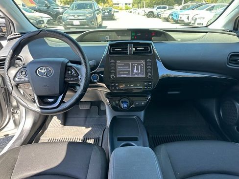 Used 2020 Toyota Prius L Eco w/ Carpet Mat Package FWD image 9