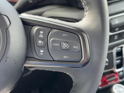 Used 2025 Jeep Wrangler Unlimited Sport AWD/4WD image 20