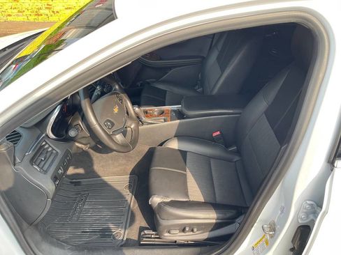 Used 2014 Chevrolet Impala LT w/ Convenience Package image 10