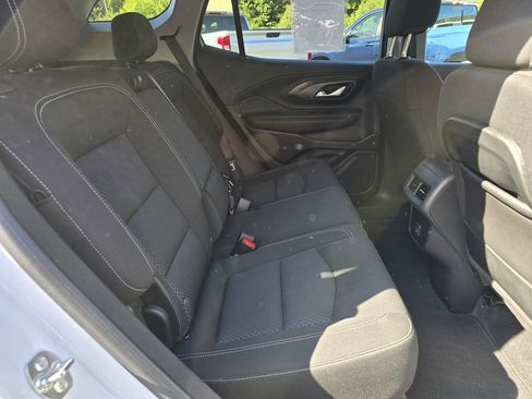 Used 2024 GMC Terrain SLE image 8