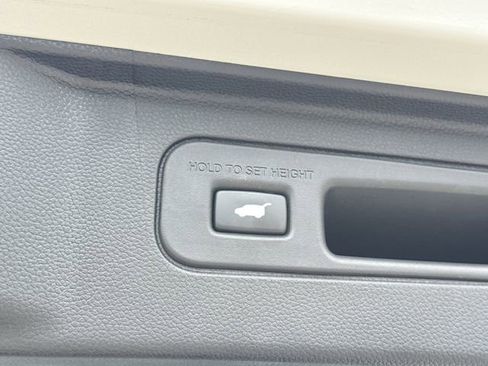 New 2025 Honda Pilot Touring image 10