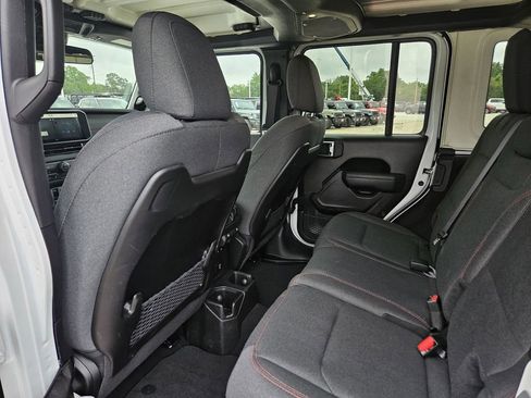 Used 2026 Jeep Wrangler Unlimited Rubicon AWD/4WD image 32