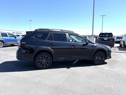 Used 2025 Subaru Outback Onyx Edition image 8