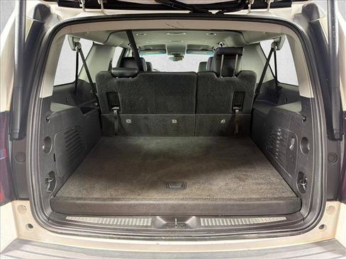 Used 2019 Chevrolet Suburban LT RWD image 19