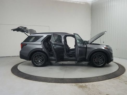 Used 2025 Ford Explorer ST-Line w/ Premium Package RWD image 16