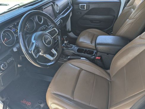 Used 2020 Jeep Gladiator Overland AWD/4WD image 18