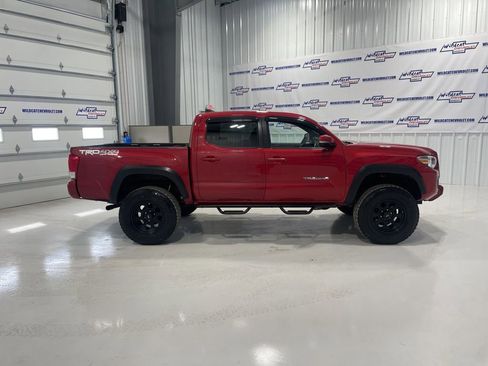 Used 2016 Toyota Tacoma TRD Off-Road image 8