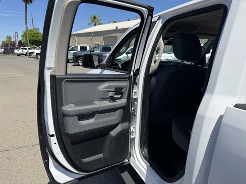 Used 2015 RAM 1500 Classic SLT RWD image 18
