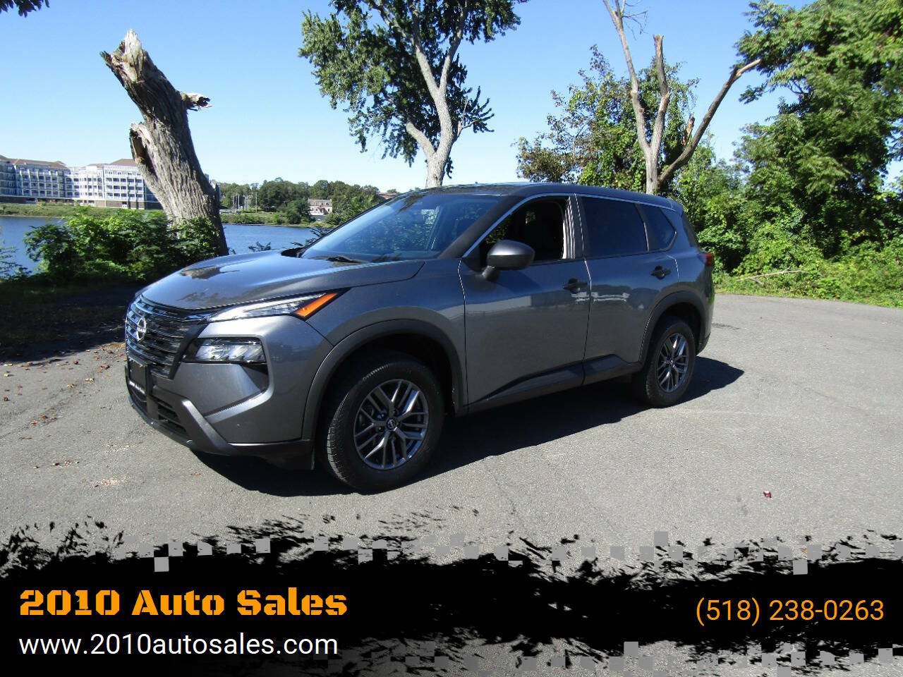 Used 2024 Nissan Rogue S AWD/4WD image 1