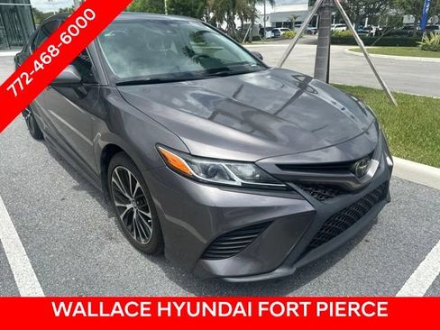 Used 2019 Toyota Camry SE FWD image 3