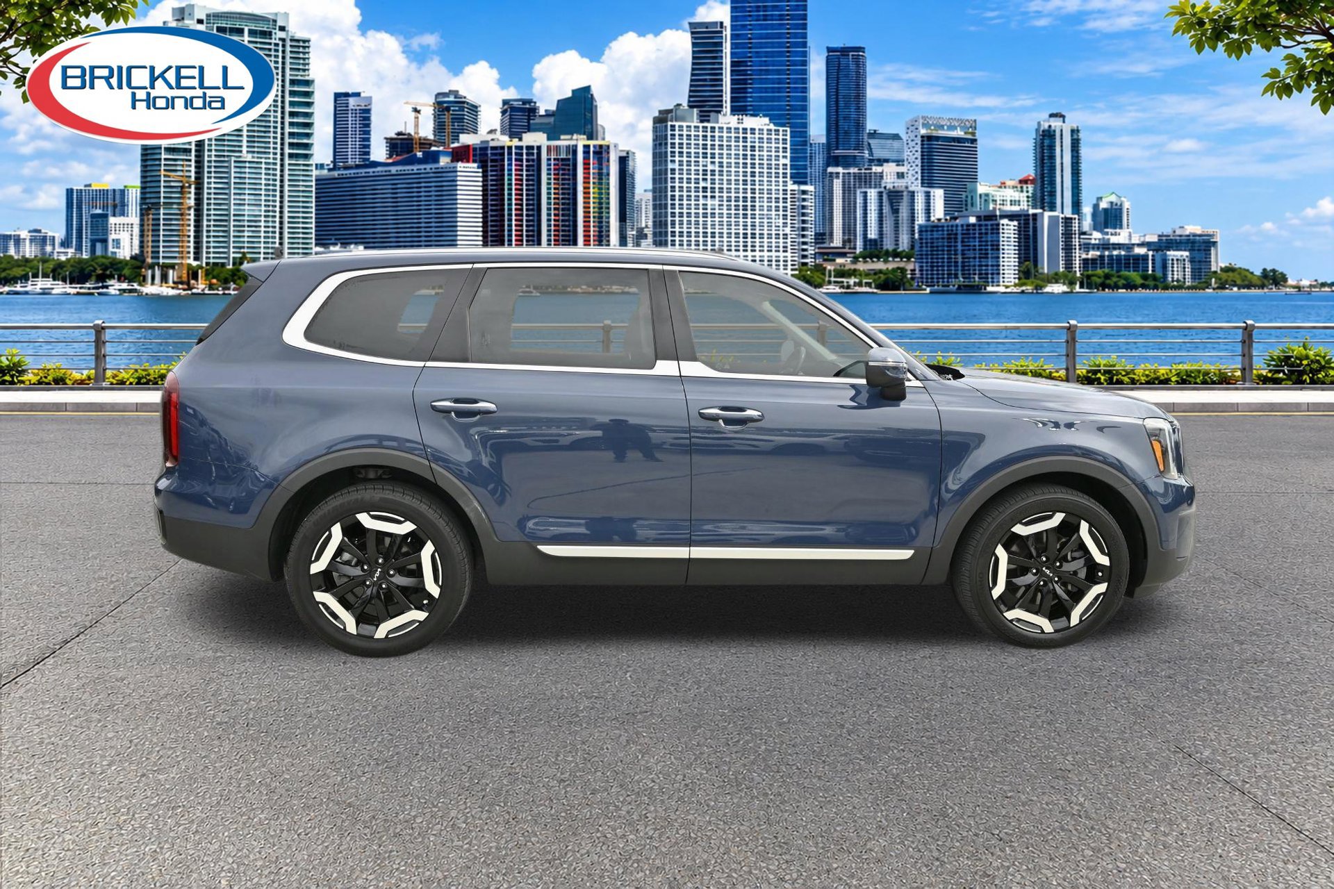 Used 2023 Kia Telluride S w/ S Sunroof Package FWD image 3