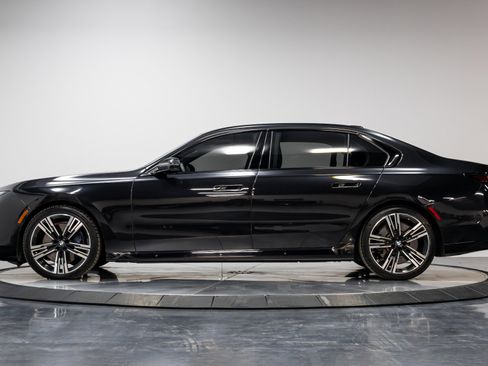 Used 2023 BMW 760i xDrive image 38
