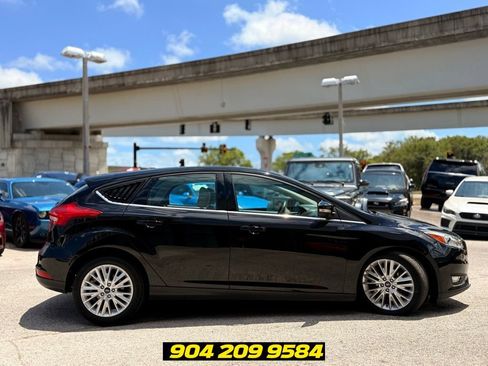 Used 2017 Ford Focus Titanium FWD image 11