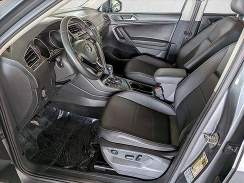 Used 2020 Volkswagen Tiguan SE FWD image 16