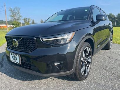 Used 2025 Volvo XC40 B5 Plus