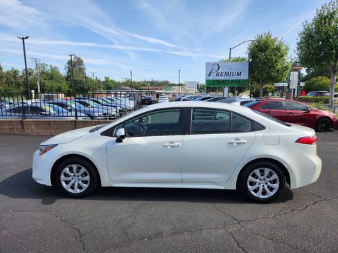 Used 2021 Toyota Corolla LE w/ Carpet Mat Package (TMS) FWD image 2