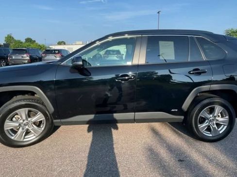 Used 2025 Toyota RAV4 XLE AWD/4WD image 5