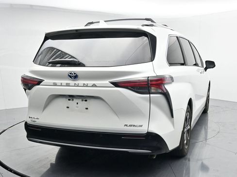Used 2025 Toyota Sienna Platinum AWD/4WD image 6
