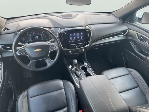 Used 2023 Chevrolet Traverse LT FWD image 16