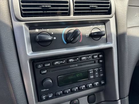 Used 2004 Ford Mustang Convertible RWD image 16
