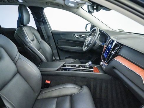 Certified 2023 Volvo XC60 T8 Ultimate w/ Protection Package Premier AWD/4WD image 18