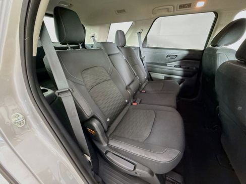 Used 2025 Nissan Pathfinder SV FWD image 34