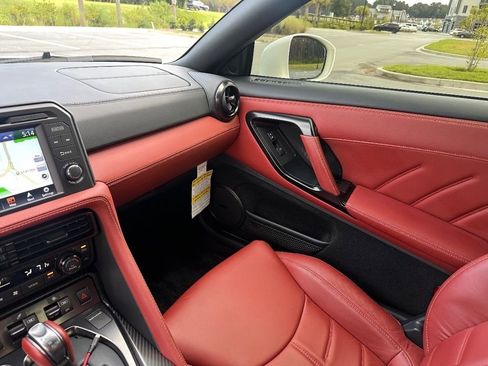 Used 2024 Nissan GT-R Premium w/ Premium Interior Package image 16