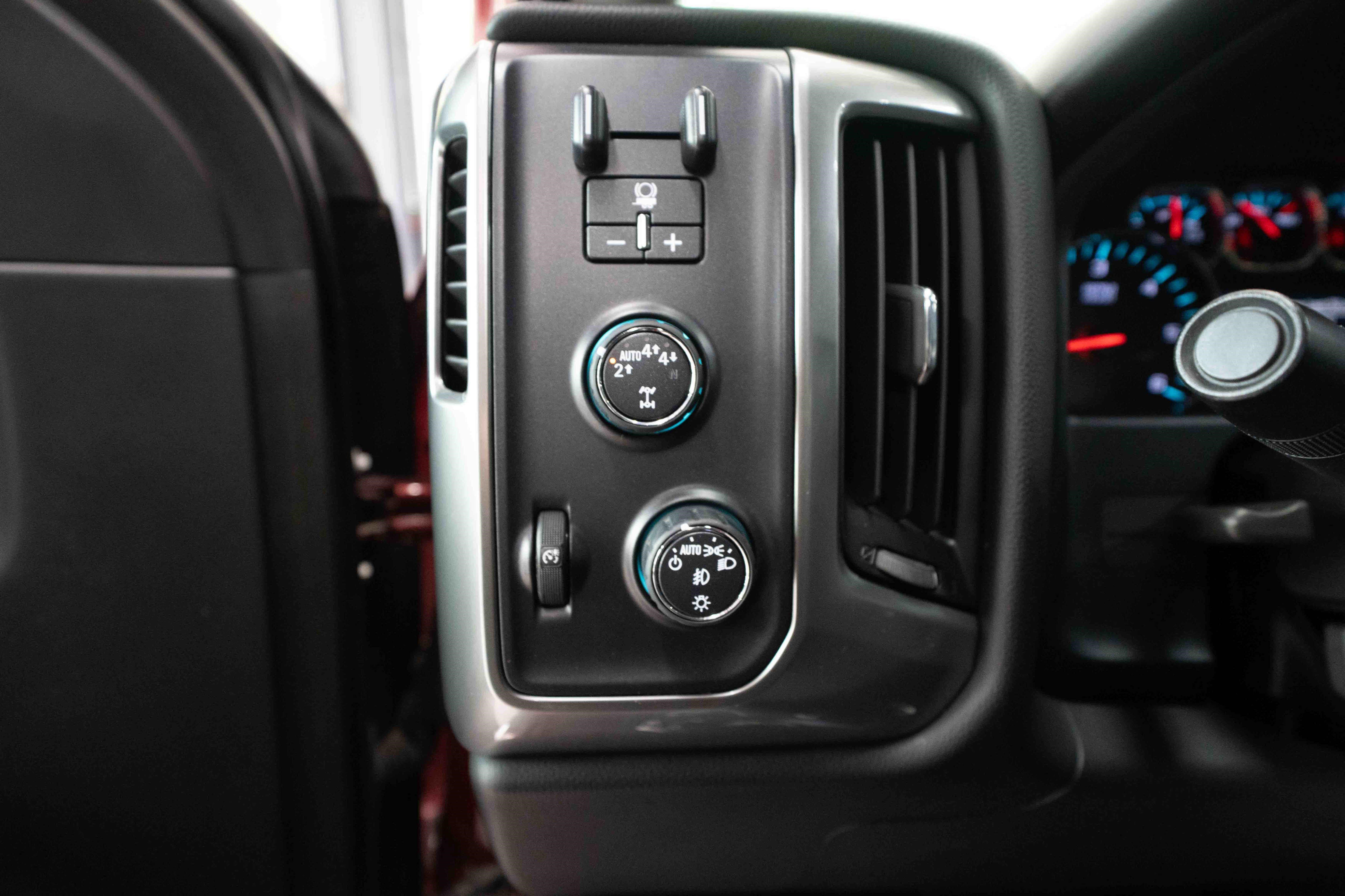 Used 2017 Chevrolet Silverado 1500 LT w/ All Star Edition AWD/4WD image 11