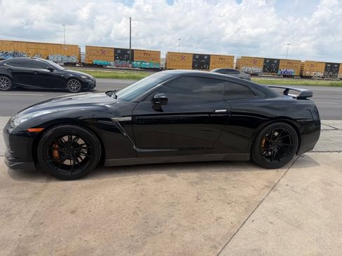 Used 2010 Nissan GT-R Premium AWD/4WD image 1