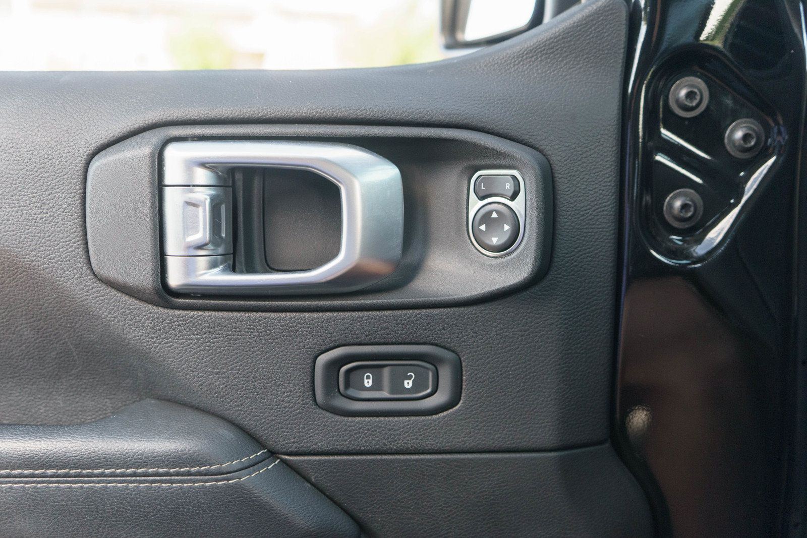 Used 2023 Jeep Wrangler Unlimited Sahara w/ Cold Weather Group AWD/4WD image 26