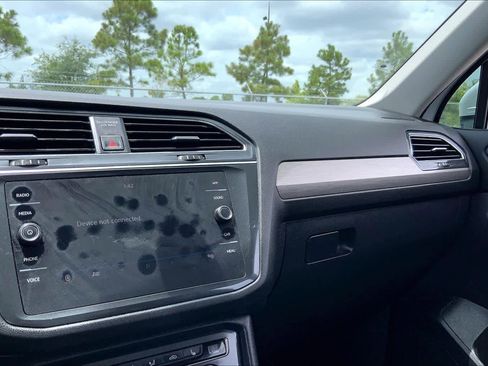 Used 2018 Volkswagen Tiguan SE w/ Panoramic Sunroof Package FWD image 35