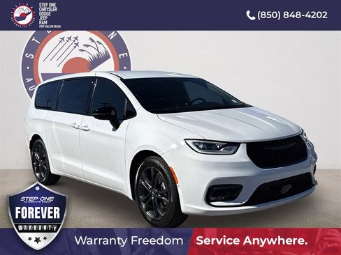 New 2026 Chrysler Pacifica Select image 1