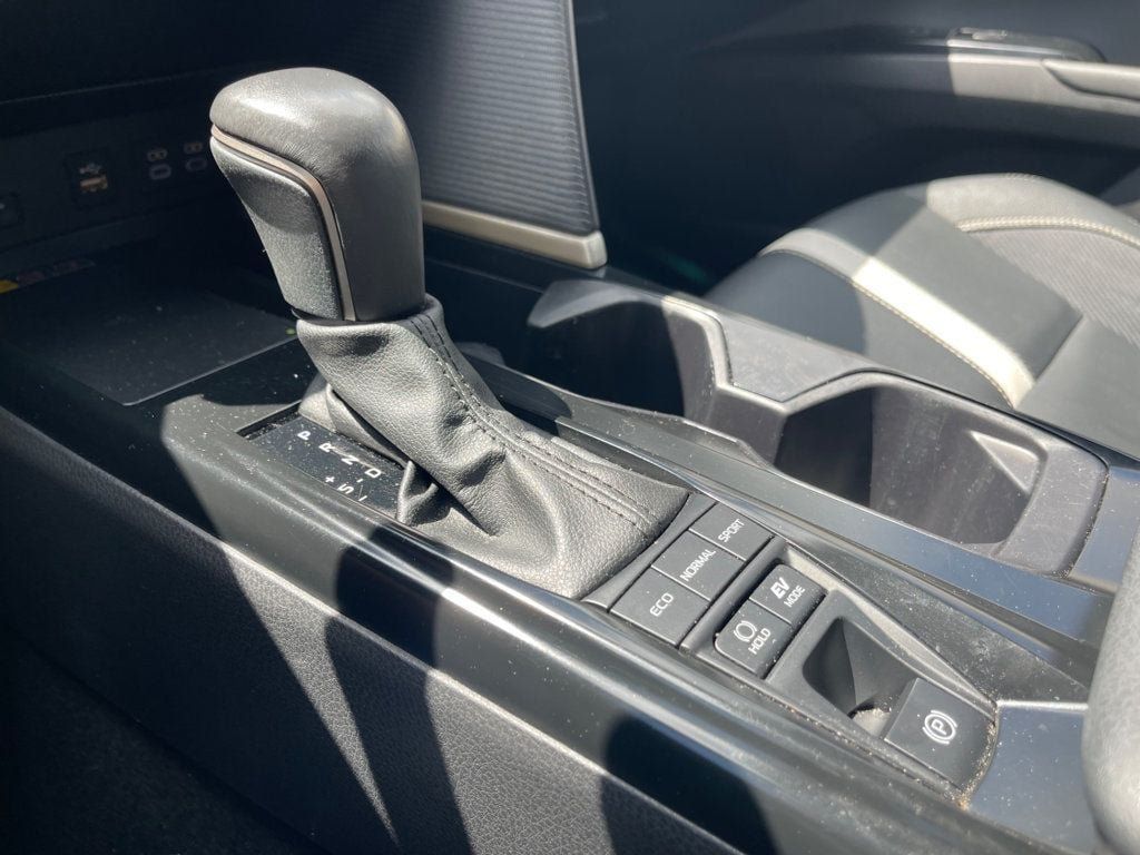 Used 2025 Toyota Camry SE FWD image 16