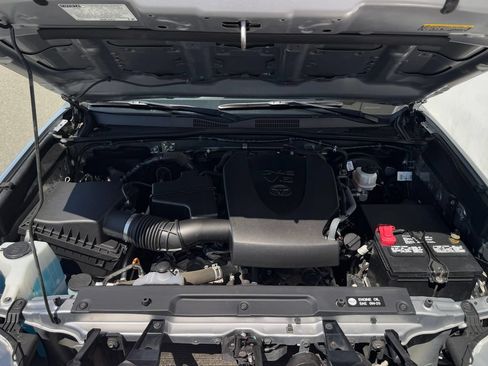 Used 2018 Toyota Tacoma SR5 AWD/4WD image 20