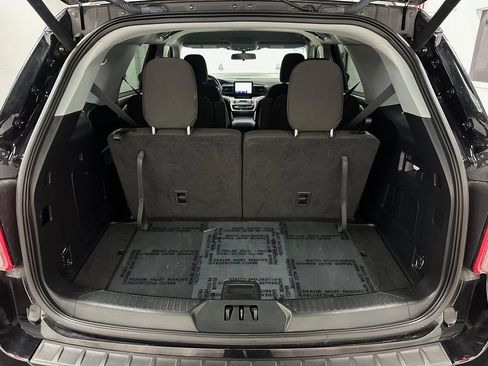 Used 2022 Ford Explorer XLT AWD/4WD image 36