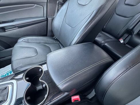 Used 2018 Ford Edge Titanium w/ Equipment Group 302A AWD/4WD image 25