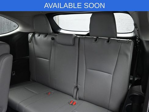 Used 2021 Toyota Highlander XLE AWD/4WD image 30