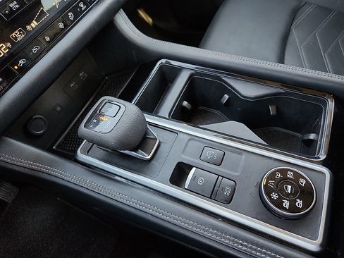 Used 2025 Nissan Pathfinder Platinum w/ Cargo Package image 11