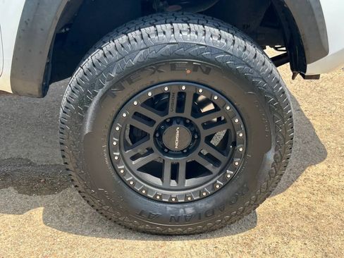 Used 2016 Toyota Tacoma TRD Off-Road AWD/4WD image 21