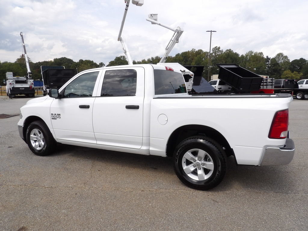 Used 2022 RAM 1500 Classic SLT RWD image 4