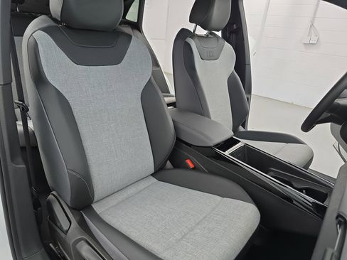Certified 2023 Volkswagen ID.4 Pro AWD/4WD image 10